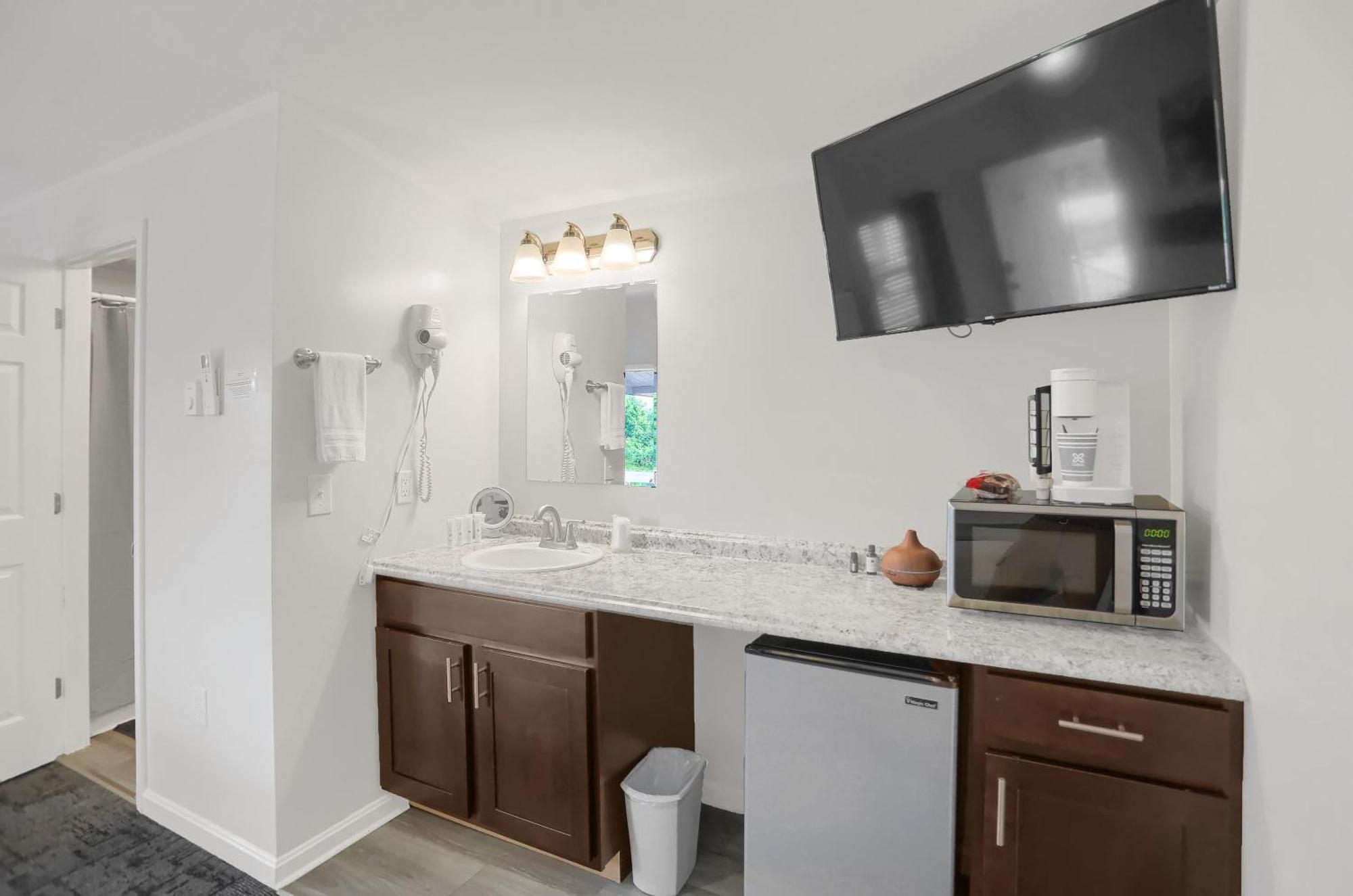 Hotel Halifax Inn 4*